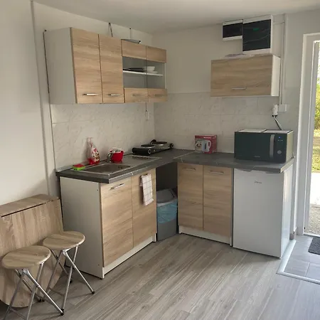 Kishomes-munkasszallas Es Alberlet Nagydorog